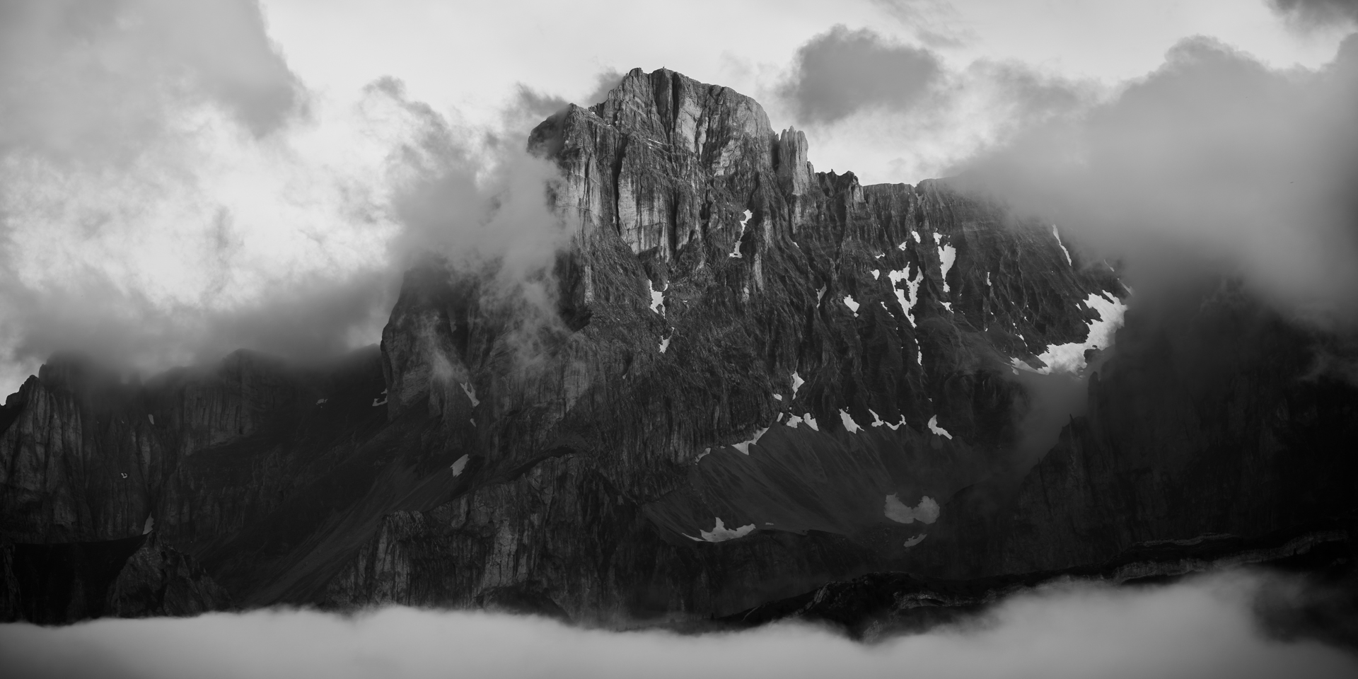 Face nord de l'Obiou en noir et blanc, Dévoluy