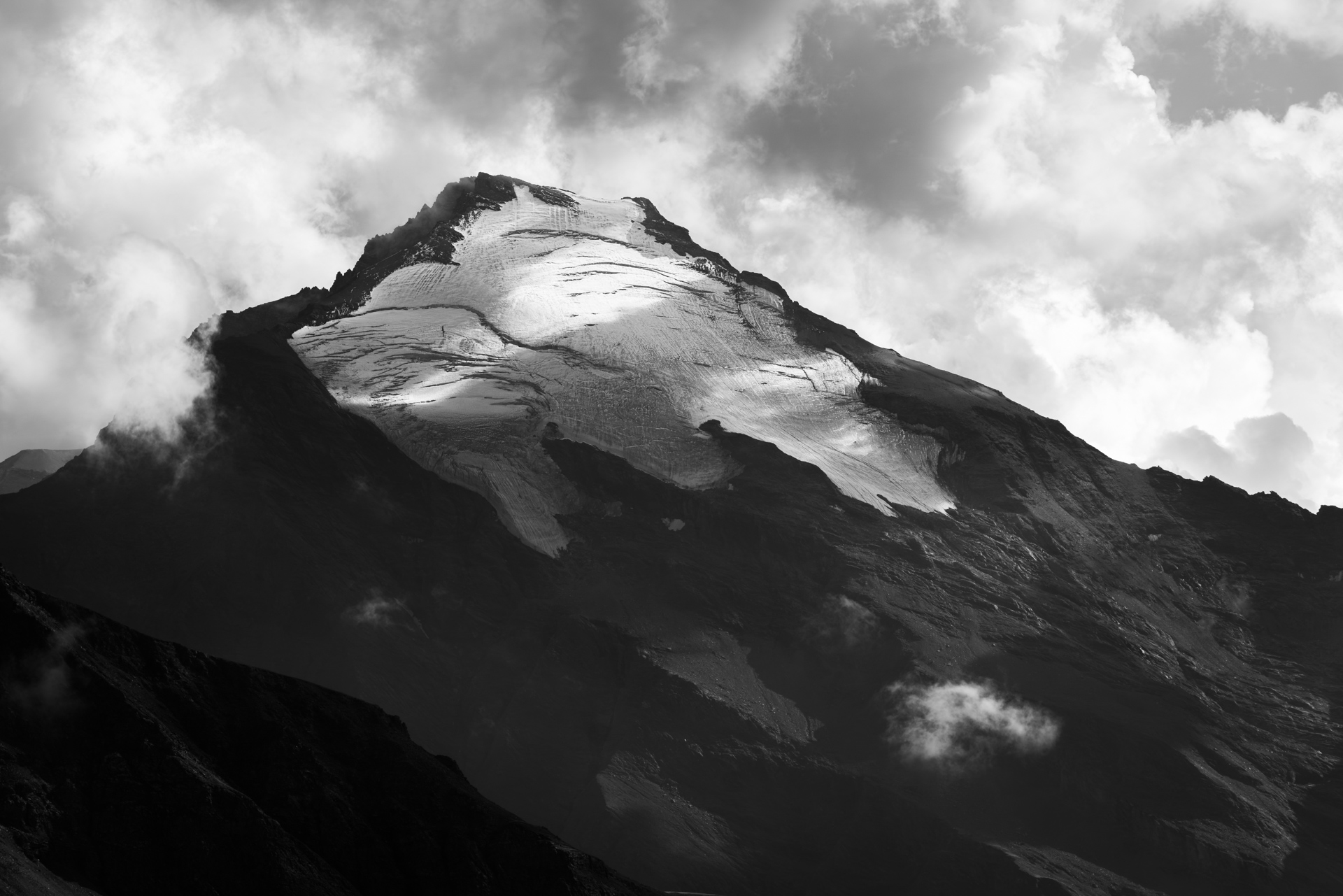 Pointe de Charbonnel en noir et blanc, Vanoise