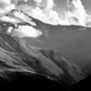 Pointe de Charbonnel cernée de nuages, noir et blanc