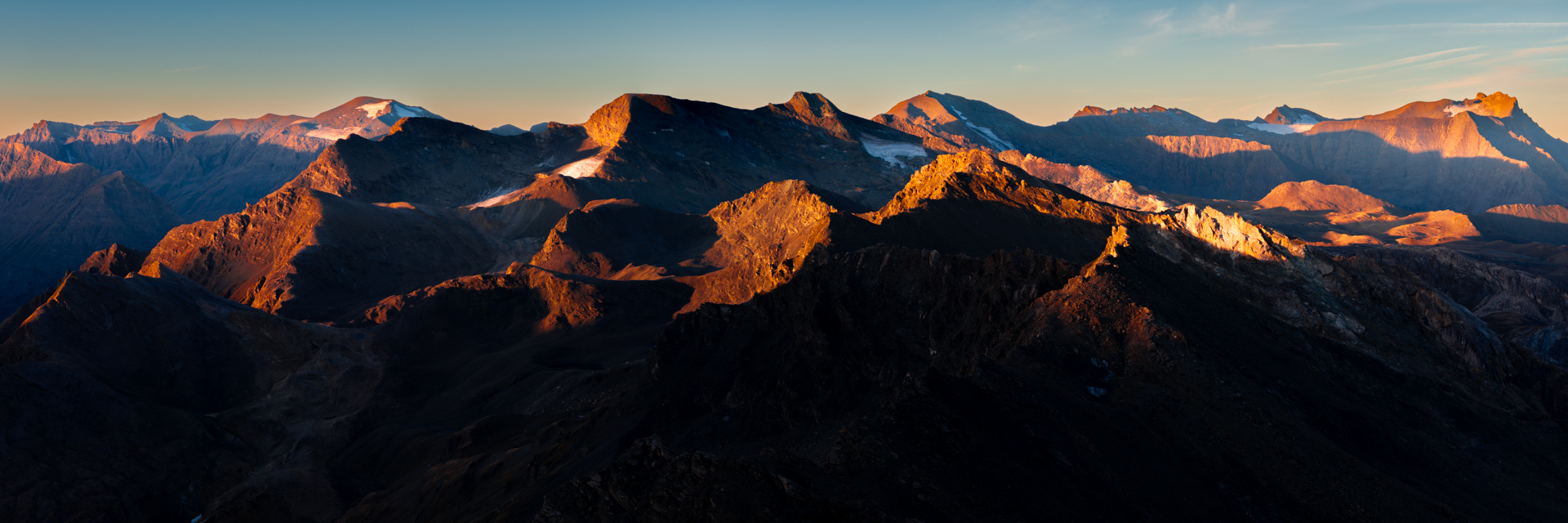 Lignes de crêtes de la Vanoise au lever du soleil