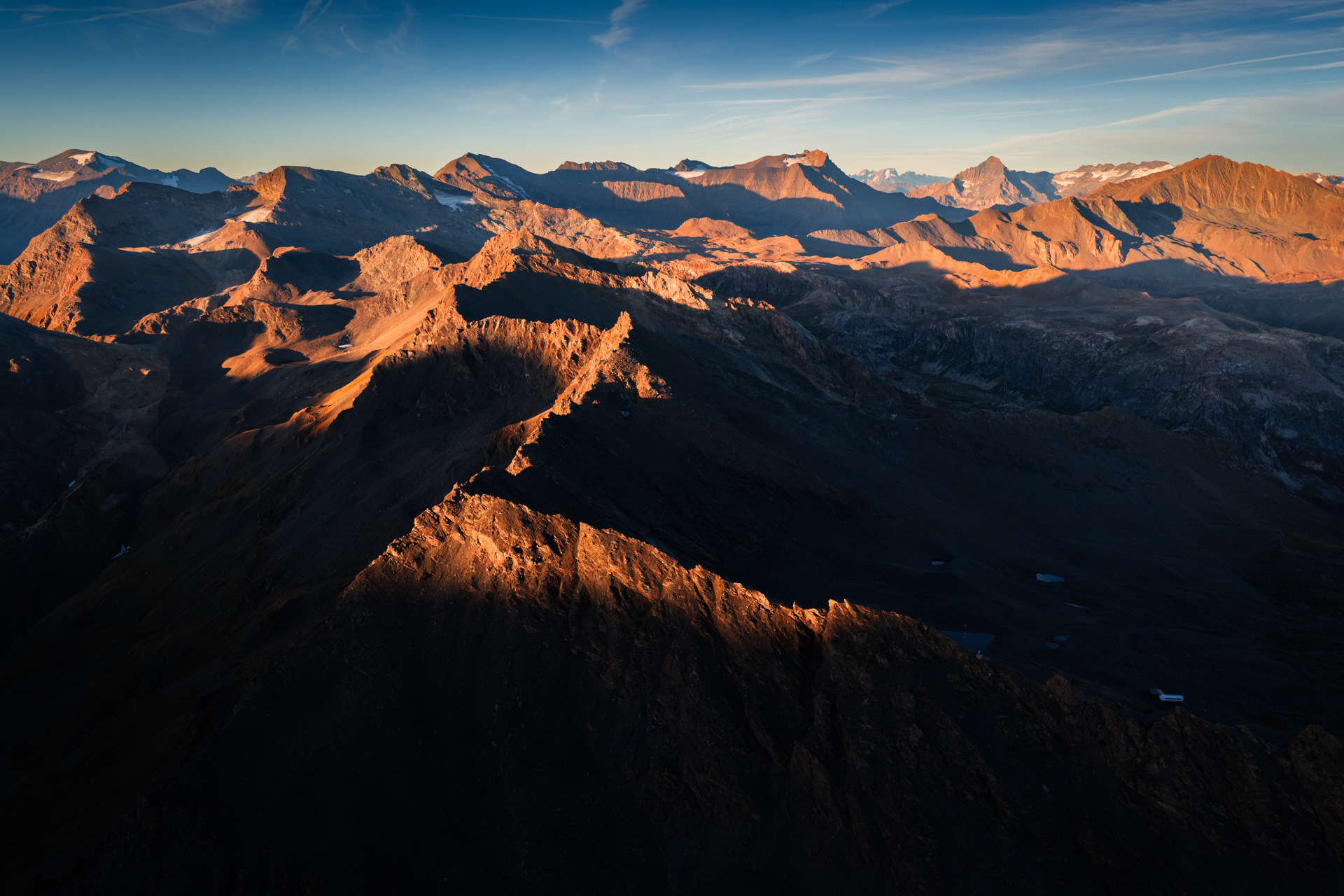 Lignes de crêtes de la Vanoise à l'aube